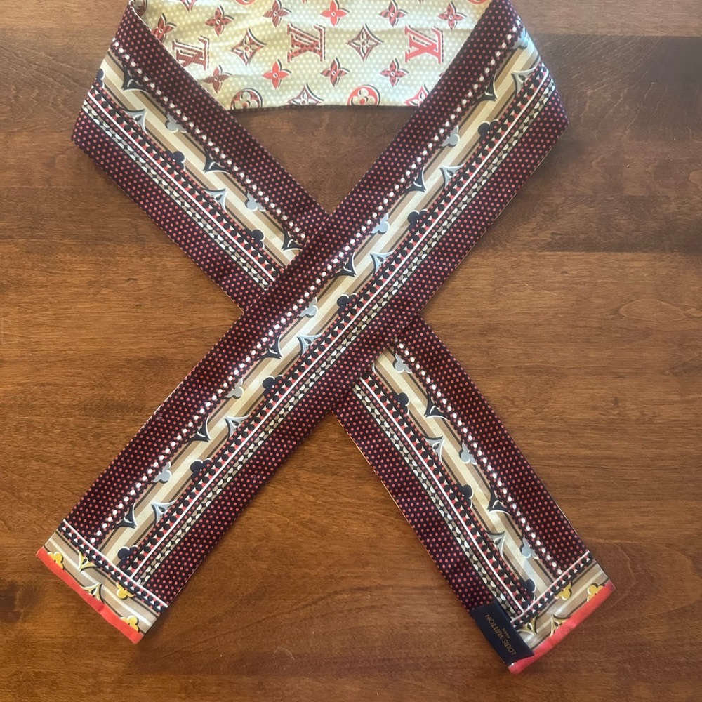 Louis Vuitton Red and Cream Scarf Luxurious Winter Accessory